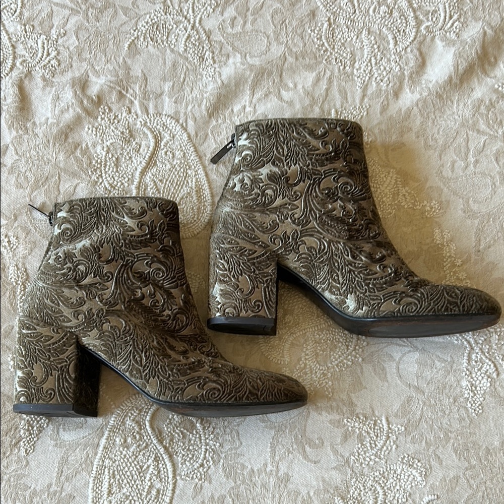 Stuart Weitzman Green Ankle Booties with Rounded Toe - Picture 6 of 14
